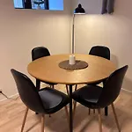 Cozy Located By Tejn Harbor 아파트 알링에