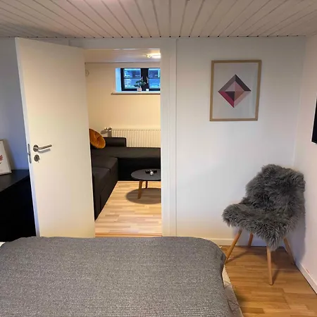 Cozy Located By Tejn Harbor *