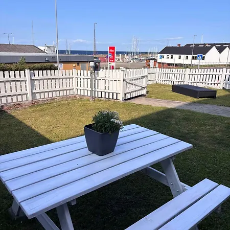 Cozy Located By Tejn Harbor Apartment