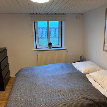 Cozy Located By Tejn Harbor Apartmán