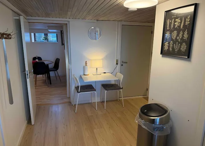 Cozy Located By Tejn Harbor