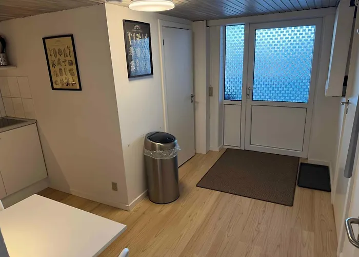Cozy Located By Tejn Harbor Apartmán
